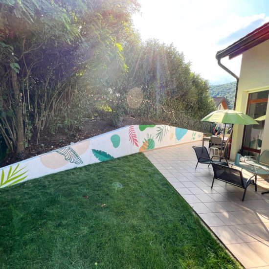 fresque graffiti vegetal maison