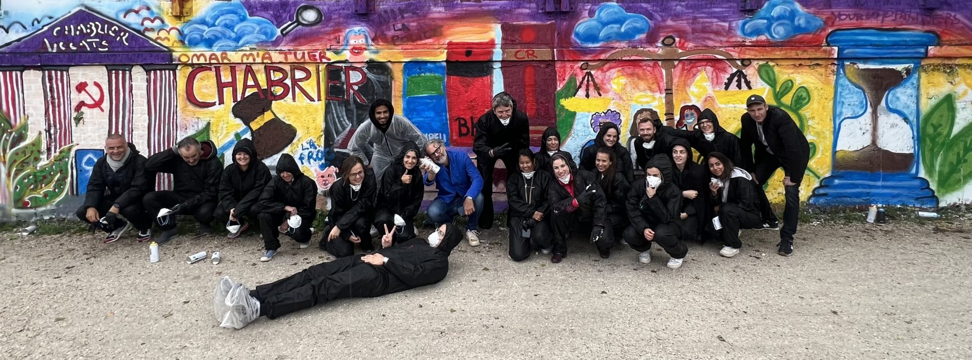 Team Building graffiti avec le graffeur eazy one et les employés de Chabrier Avocats à Genève